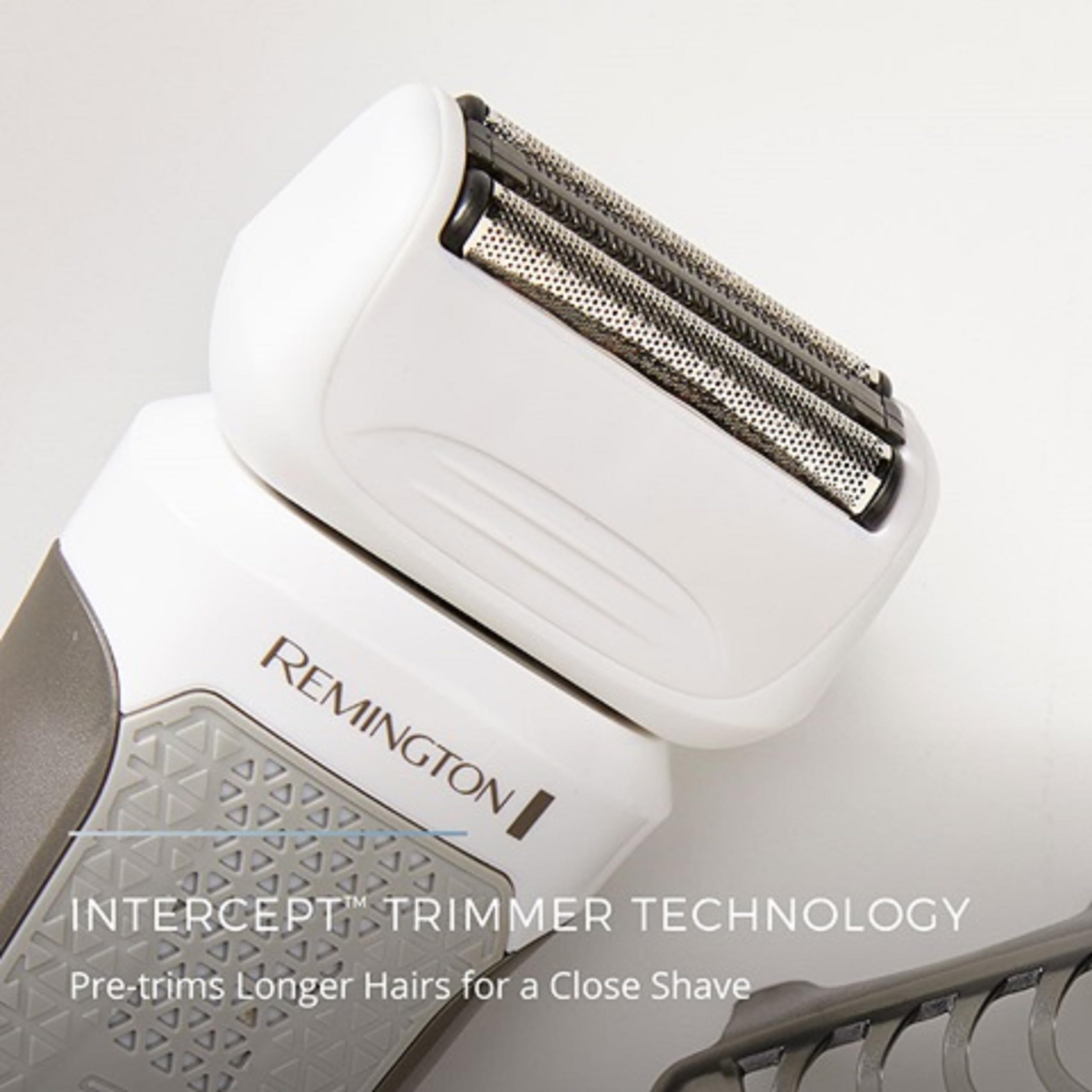 Remington PF7500 F15A Comfort Series Foil Shaver, Men's Electric Razor, Electric Shaver