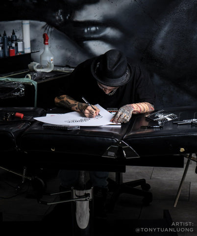 MOLOTOW Blackliner Pen, Brush Tip with Refillable Barrel, Quick Dry Black Permanent Archival Ink, 1 Each (703.212)