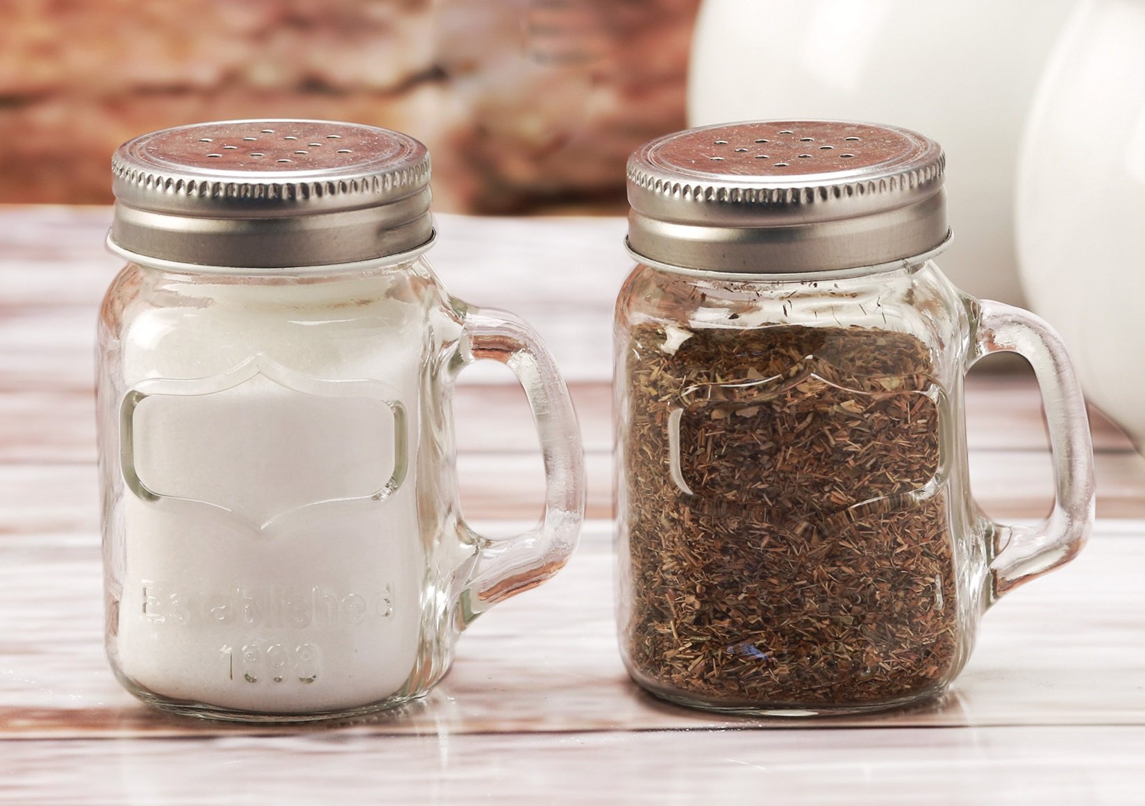Circleware Mason Yorkshire Jar Mug Salt and Pepper Shakers with Glass Handles and Metal Lids, 5 Ounce, Set of 2 in Gift Box, Limited Edition Glassware Serveware