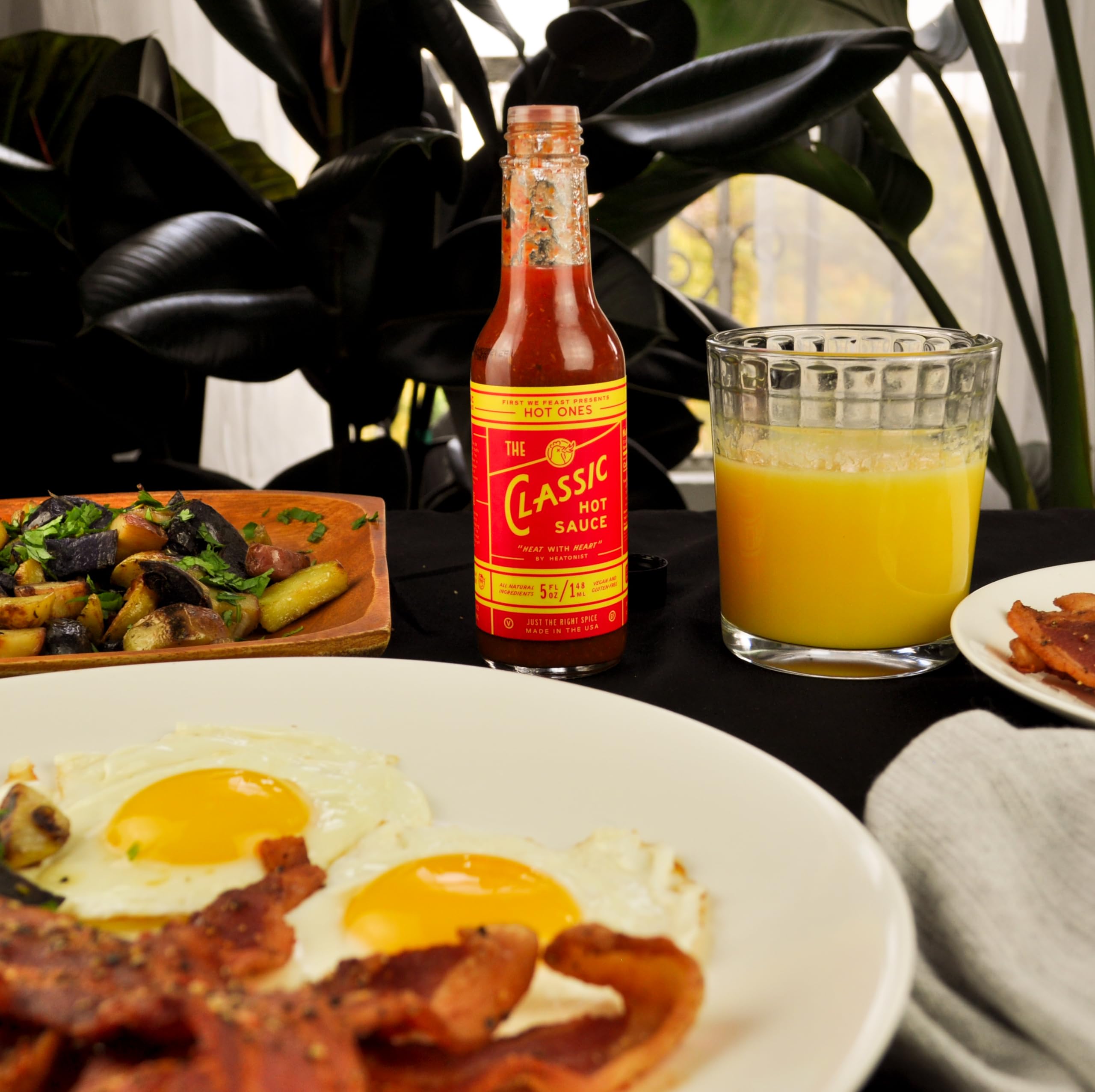 Hot Ones The Classic Hot Sauce Made With Natural Ingredients & Strong Flavors From Organic Chile De Arbol Peppers, 5 fl oz Bottle (1-Pack)