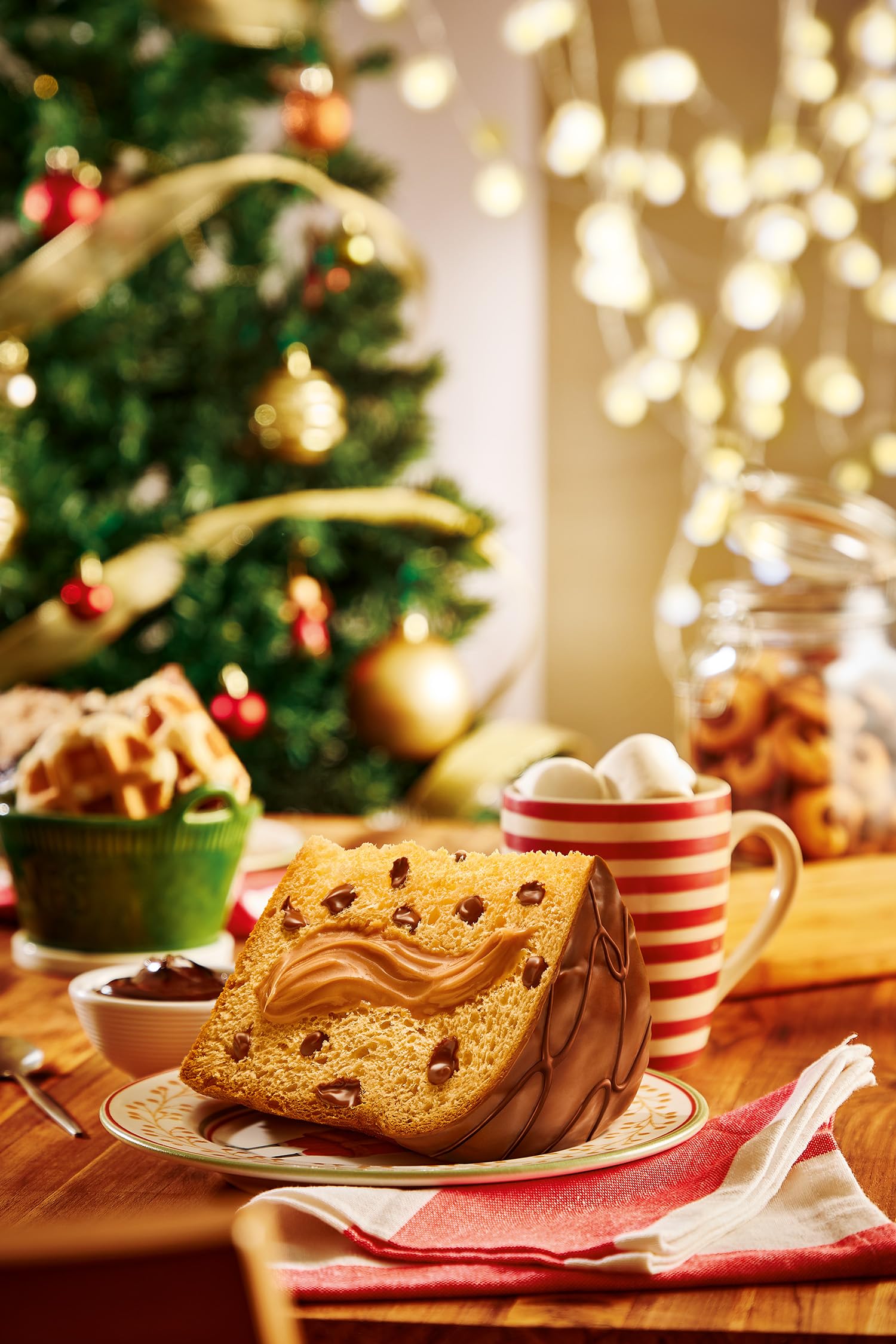 Bauducco Chocottone Peanut Butter - Moist & Fresh Cake, Traditional Italian Recipe with Fudge Topping, Filled with Peanut Butter and Chocolate Chips, 16.0 oz (Pack of 1)