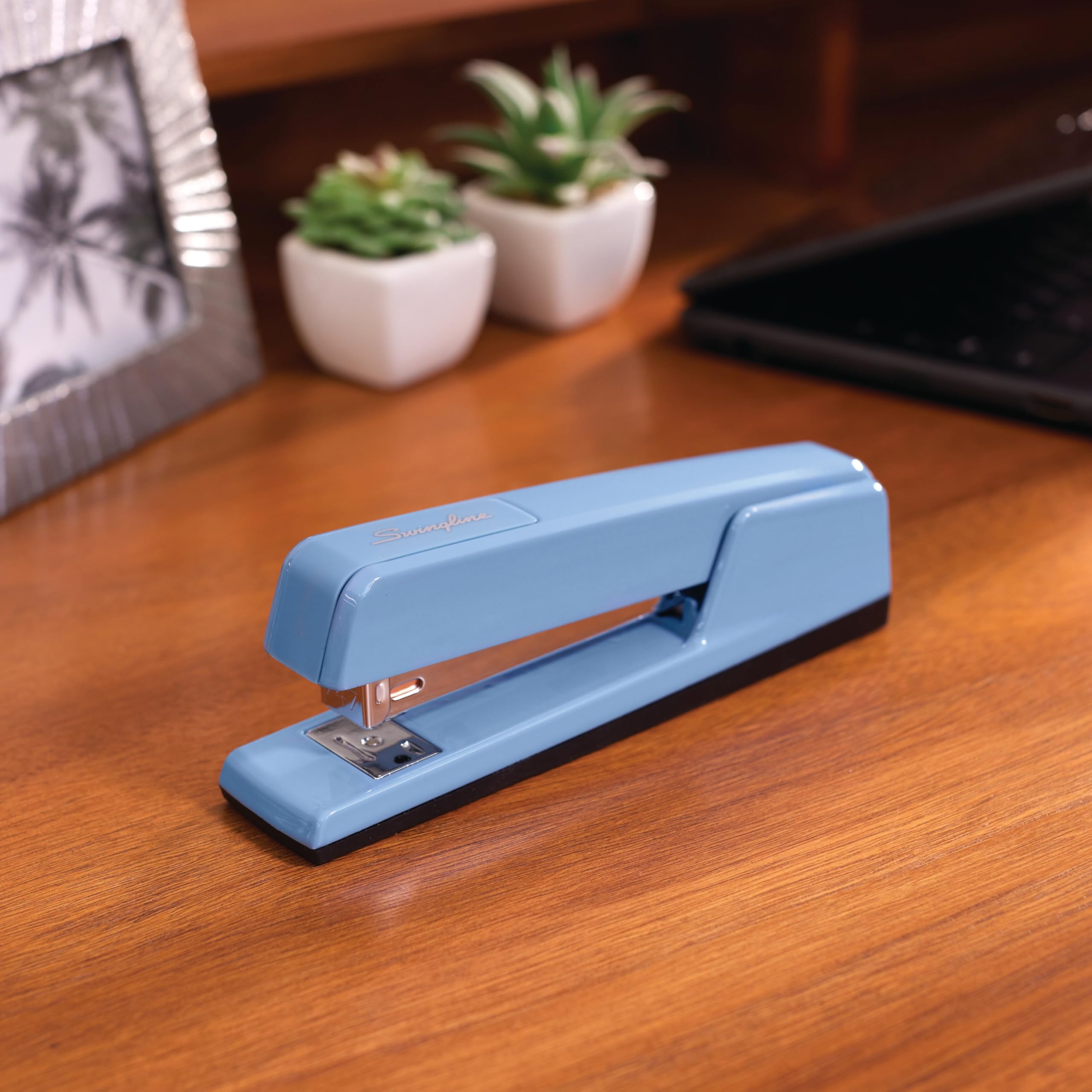 Swingline Stapler, 30 Sheet Capacity, 747 Classic Desktop Stapler, Jam Free, Metal, Sky Blue (74708)
