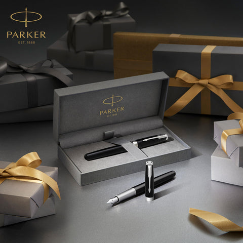 Parker Sonnet Black Lacquer Fountain Pen, Fine Nib, Black Ink