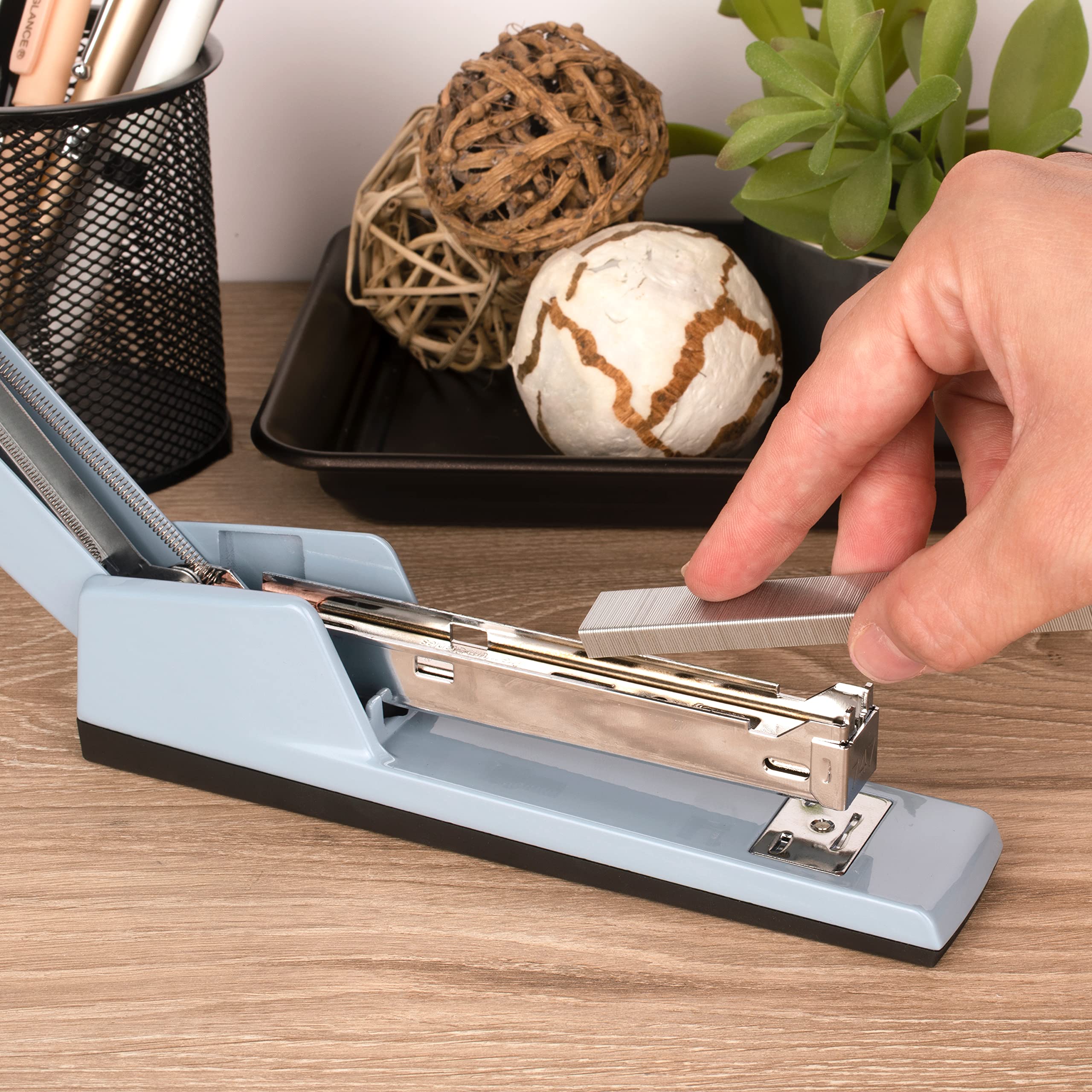Swingline Stapler, 30 Sheet Capacity, 747 Classic Desktop Stapler, Jam Free, Metal, Sky Blue (74708)